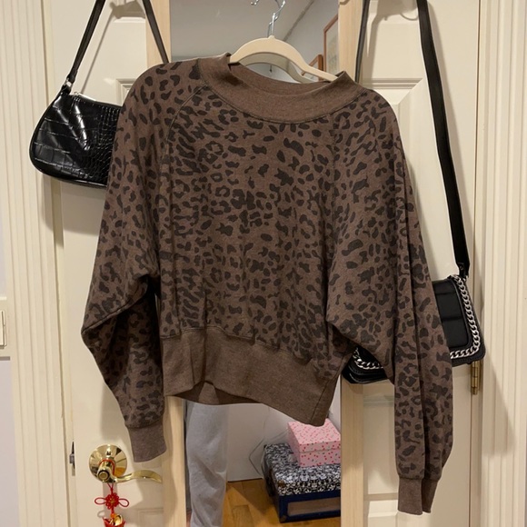 Cheetah Crew Neck - Picture 1 of 1